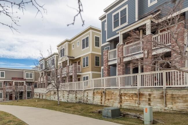Foto principal - Two Story Condo For Rent in Dakota Ridge