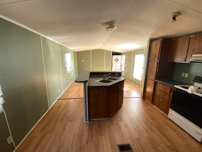 Building Photo - 2/2 IN Rutherford County, NC