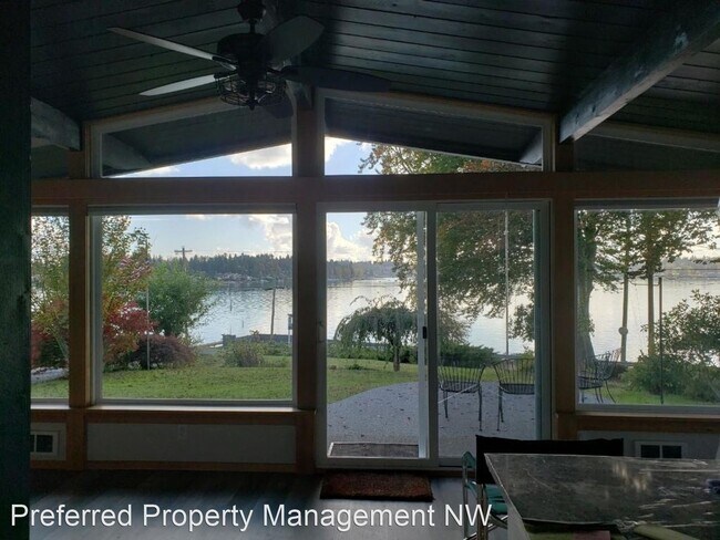 Foto del edificio - 2 br, 1 bath House - 11403 N. Lakeshore Dr