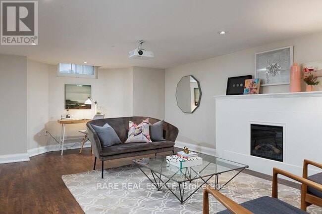 Building Photo - 463 Donlands Ave