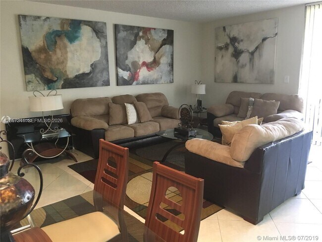 Foto del edificio - 141 Crandon Blvd