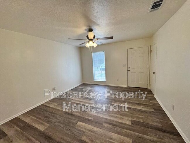 Building Photo - 3660 Stratford Dr