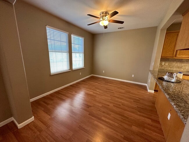 Building Photo - * SOLAR * Beautiful 3 Bedroom, 2 Bath Mant...