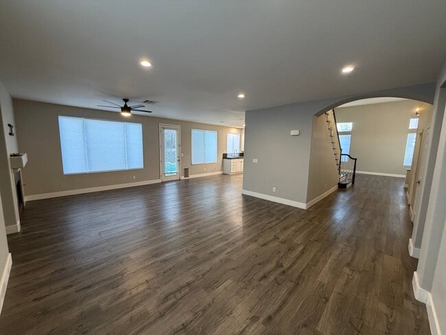 Building Photo - BEAUTIFUL 5BD/3BA TWO-STORY HOME W/ POOL IN HENDERSON. 3 CAR GARAGE!