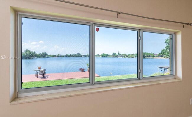 Foto del edificio - 2465 NE 209th Ter