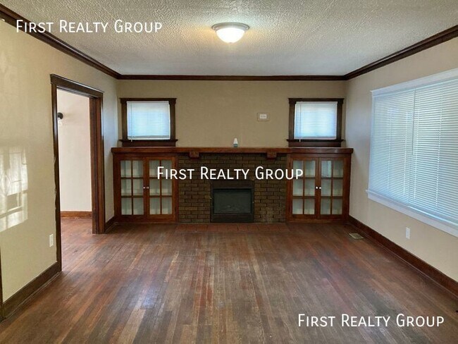 Foto del edificio - Large 3 bedroom, 1.5 Bath House. Move In R...