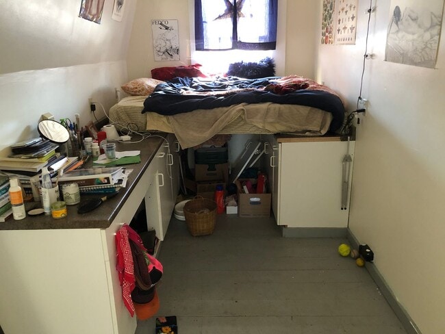 Building Photo - 2 Pleasant St