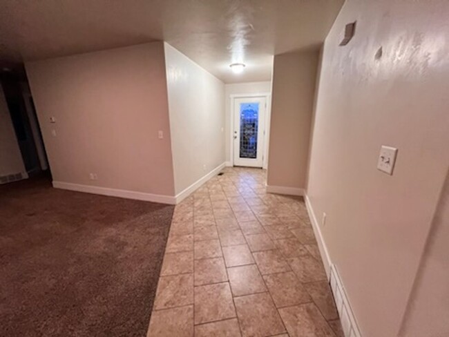 Building Photo - Beautiful 3 bed in Golf Course community