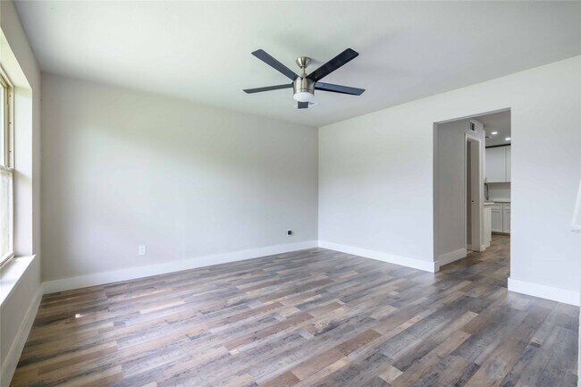 Building Photo - 12044 Beechnut St