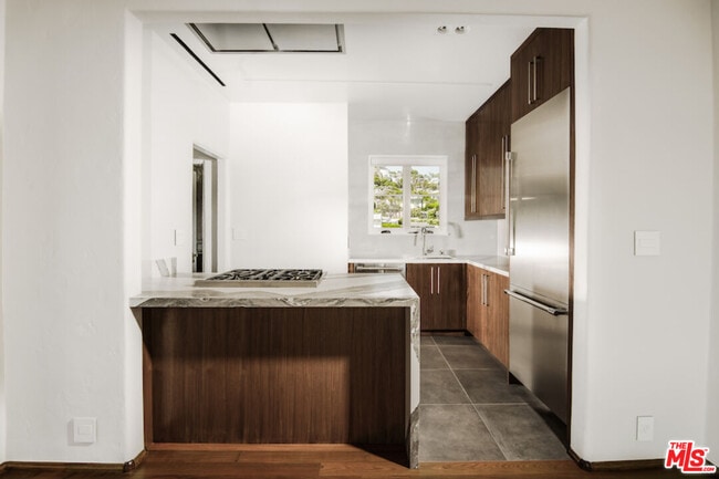 Building Photo - 1302 N Sweetzer Ave