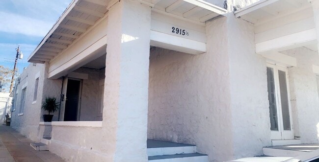 Building Photo - 2915 Mobile Ave