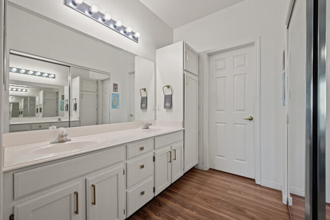 Building Photo - 3734 S Carlisle Park Pl