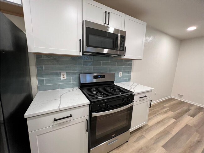 Foto del edificio - 8104 West Gate Blvd