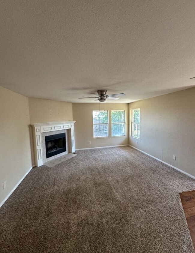 Foto del edificio - AVAILABLE NOW! (SECTION 8 ACCEPTED)