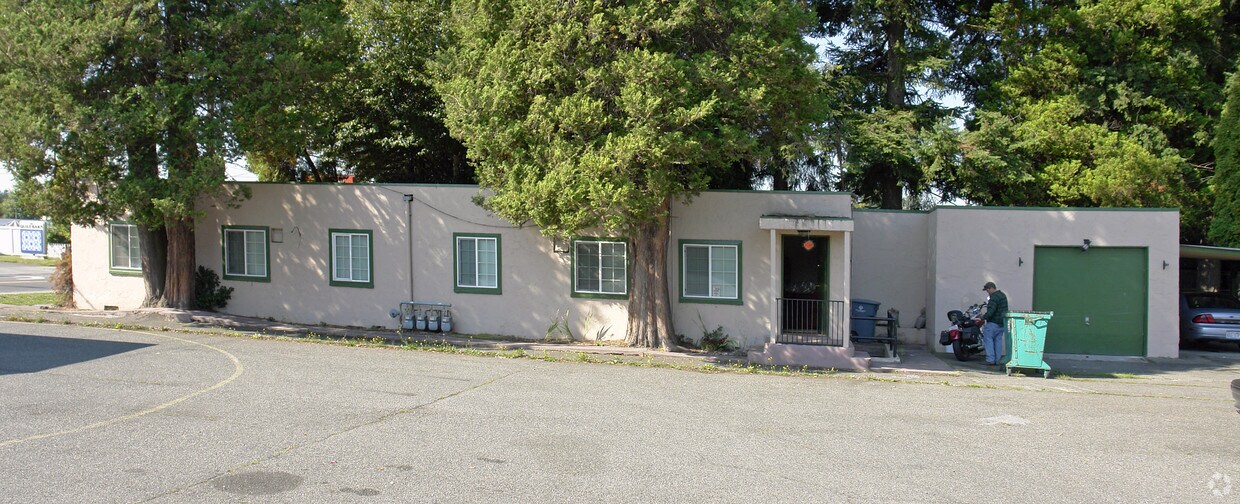 Building Photo - 1211 E Main Ave