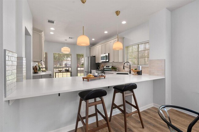 Foto del edificio - 3817 Newland Dr