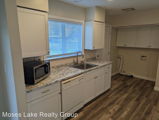 Building Photo - 3 br, 1 bath House - 8941 Westover Unit A