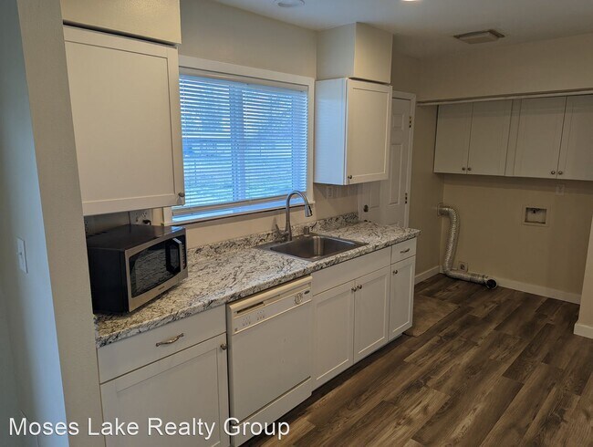 Foto del edificio - 3 br, 1 bath House - 8941 Westover Unit A