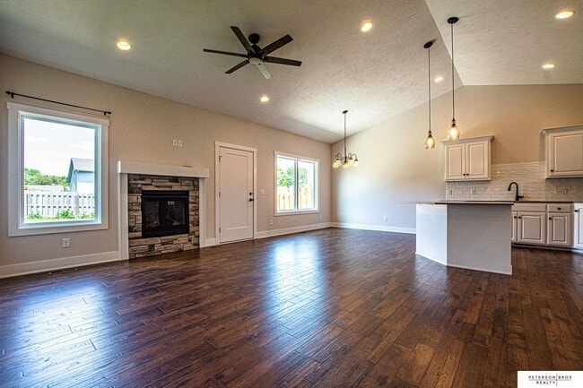 Building Photo - 2712 Viking Cir