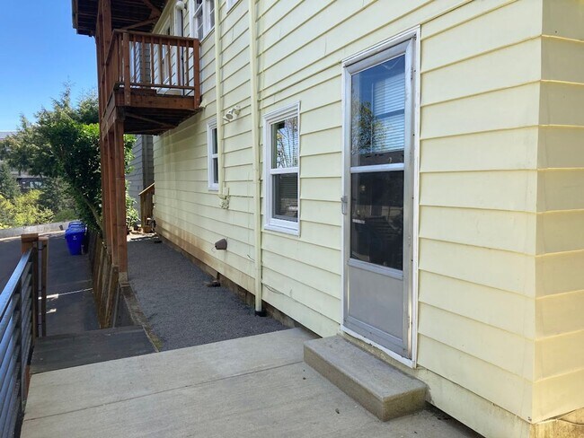 Foto del edificio - 1015 SW Woods St