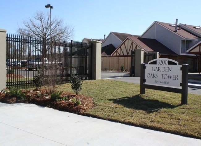 Building Photo - Garden Oaks Tower