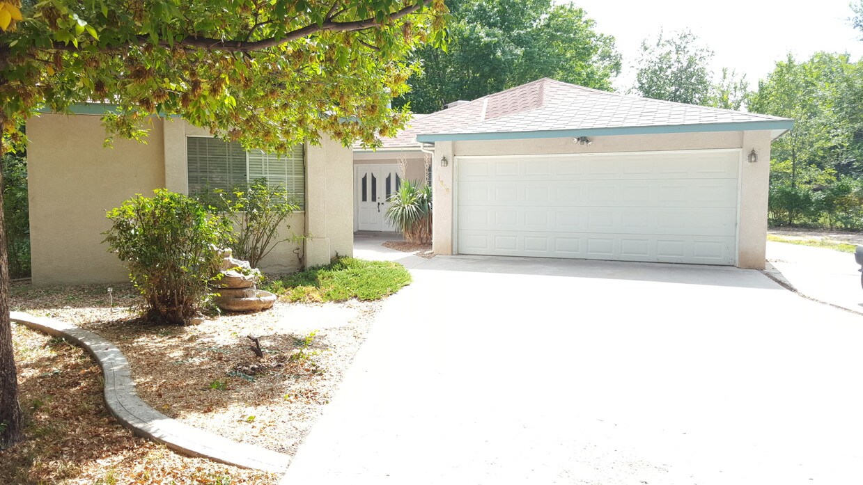 Primary Photo - 1000 Ranchero Rd