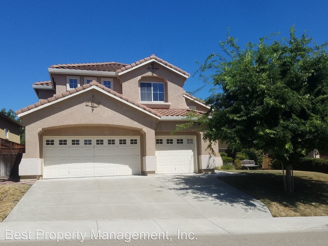 Primary Photo - 4 br, 2.5 bath House - 2111 Sumac Way