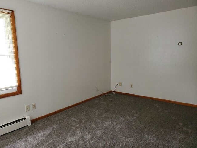 Building Photo - 219 2nd St NE