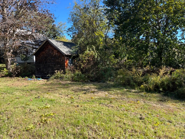 Foto del edificio - 1087 N Hoosac Rd