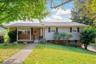 Building Photo - 8912 Bayview Dr