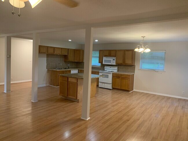 Building Photo - 3655 Pallos Verdas Dr
