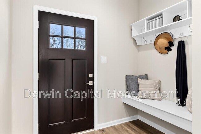 Foto del edificio - 920 Woodview Ct