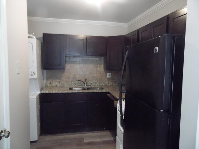 Foto del edificio - 2157 Cypress Dr