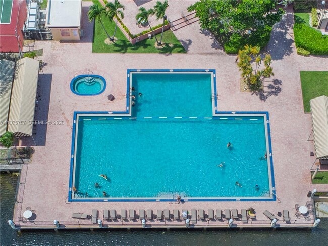 Building Photo - 301 Cambridge Rd