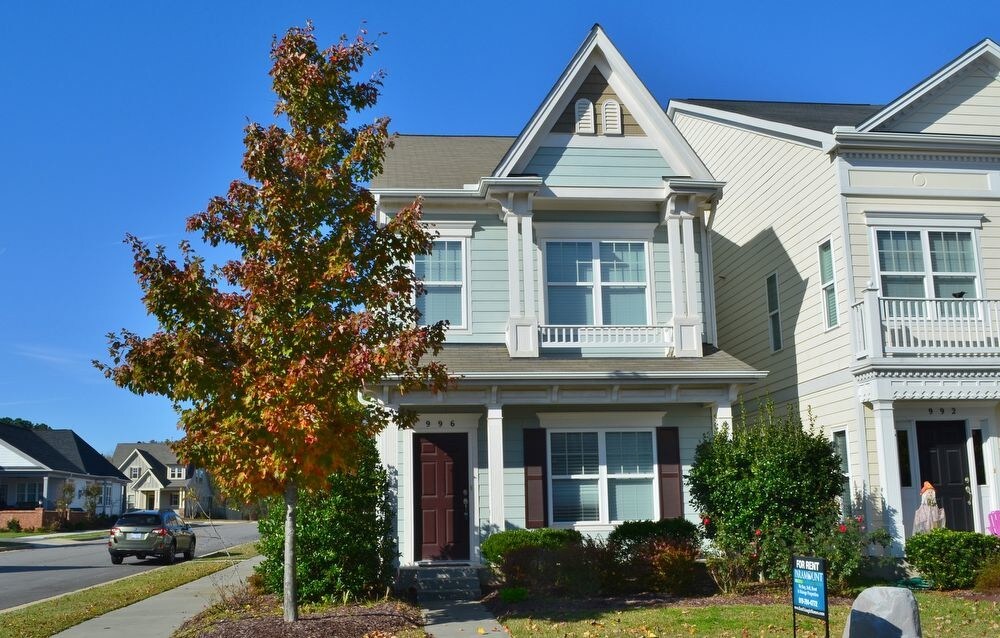 Primary Photo - 996 Ambergate Sta