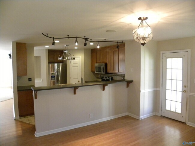 Building Photo - 216 Sandy Wood Ct