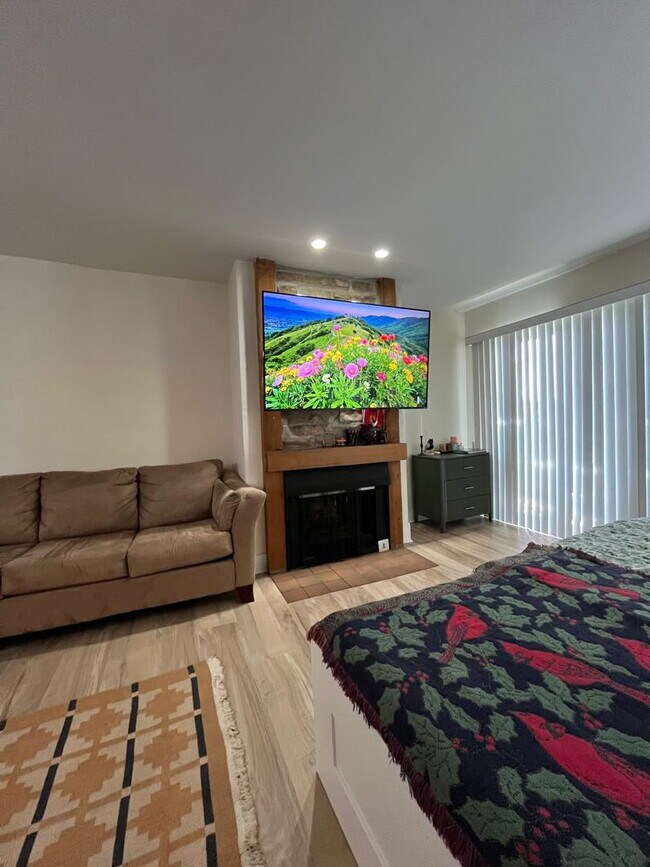 Foto del edificio - Fully furnished and ready to move in - Heat, Water and Internet are included - Newly renovated in...