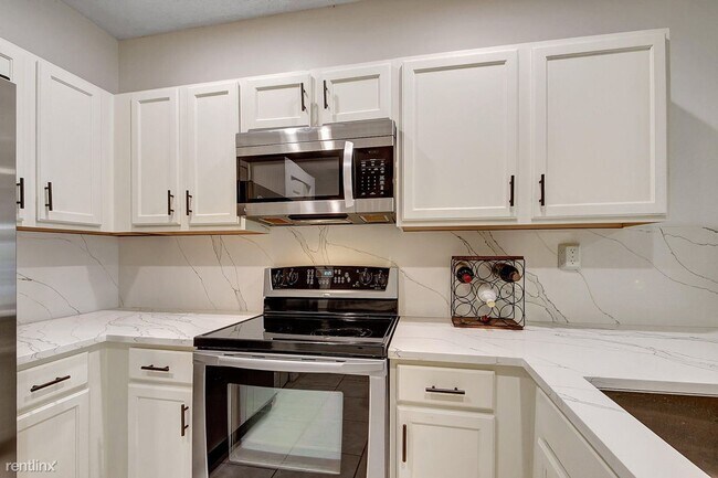 Building Photo - 2 br, 2.5 bath House - 1526 Westchester Ave
