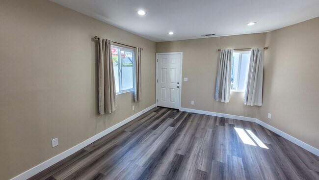 Foto del edificio - NEW ADU 2 Bed 2 Bath with ALL Appliances Included!