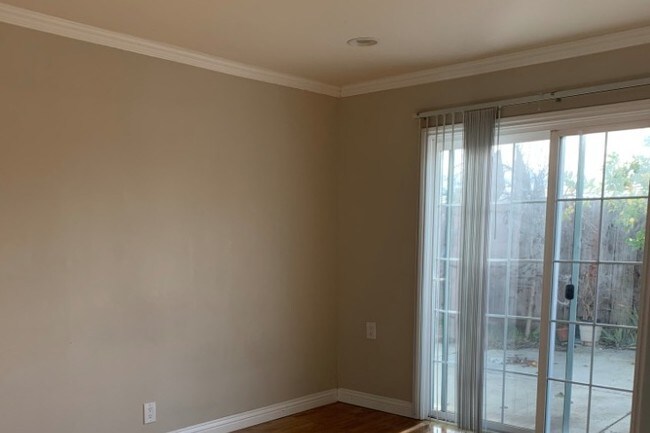 Foto del edificio - 1599 Farringdon Dr