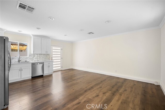 Foto del edificio - 7058 Willis Ave