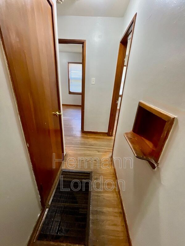 Foto del edificio - 405 Cameron Rd