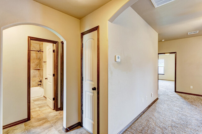 Foto del edificio - AVAILABLE IN APRIL 1545 SW 96TH STREET OKC...