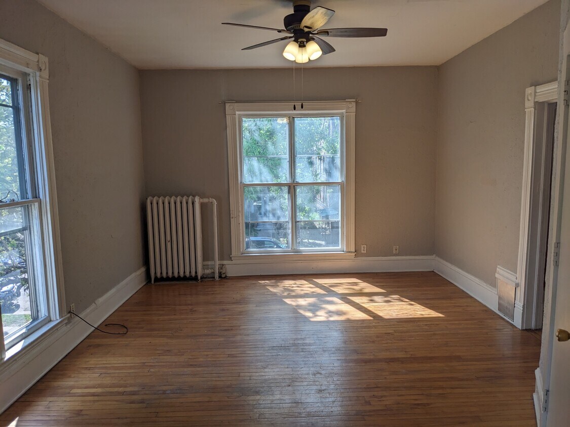Foto principal - 2317 Harriet Avenue