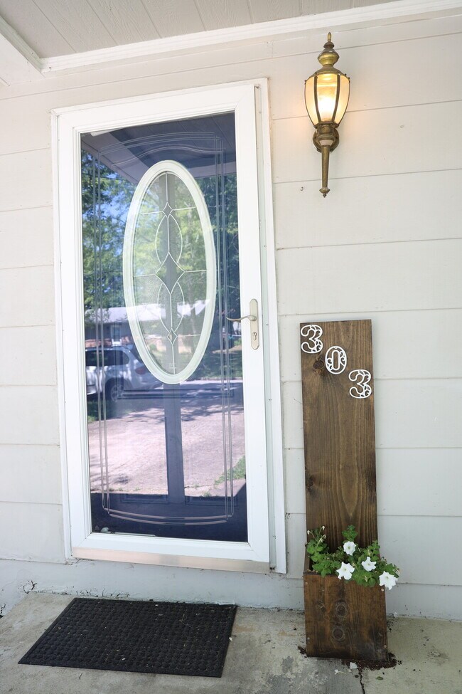 Building Photo - 303 Old English