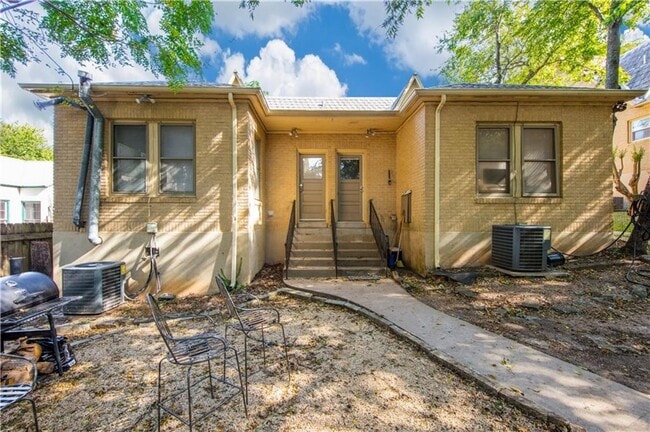 Photo - 405 E 32nd St Unit B Townhome