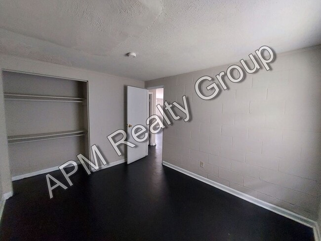 Building Photo - Renovated two bedroom near Harden Street