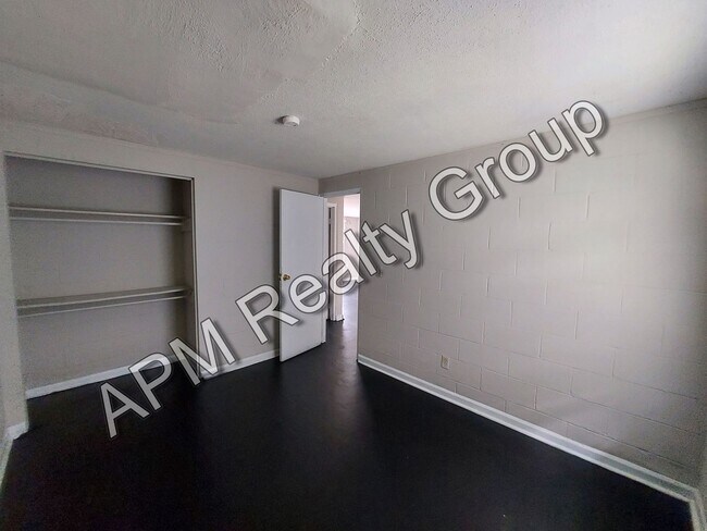 Foto del edificio - Renovated two bedroom near Harden Street
