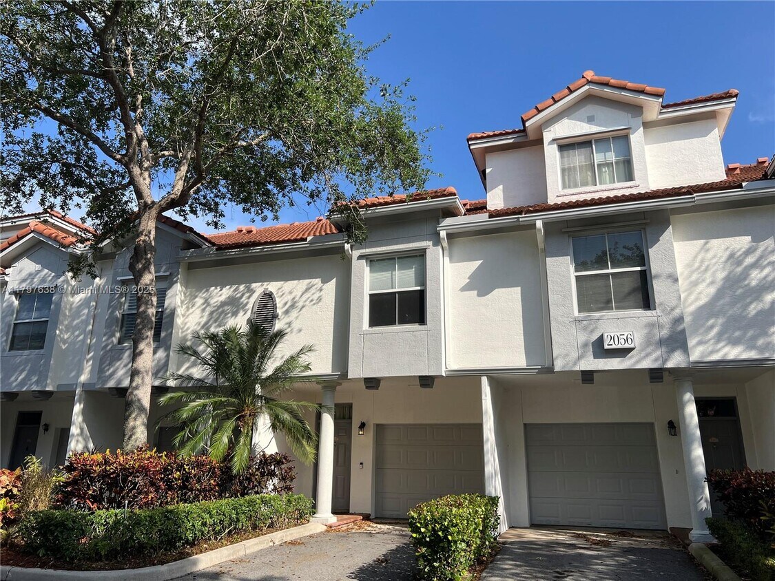 Foto principal - 2056 Alta Meadows Ln