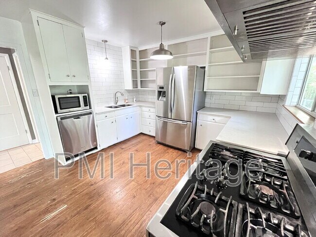 Photo - 1139 N Sunset Dr Townhome